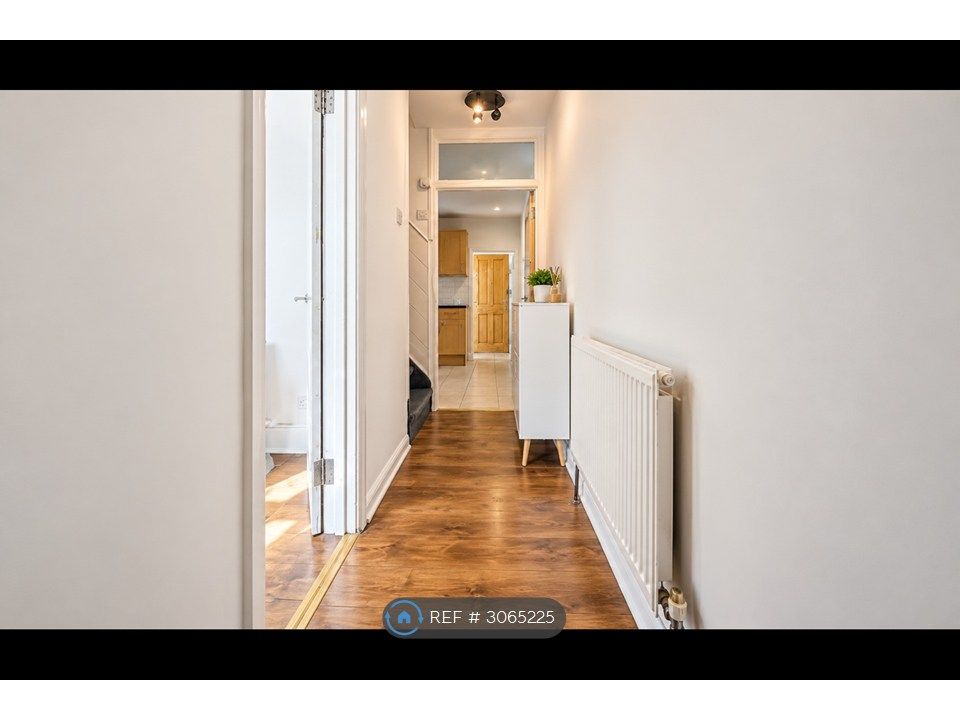 Property photo 2 of 15 Corridor
