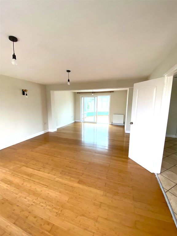 Property photo 2 of 12 Lounge