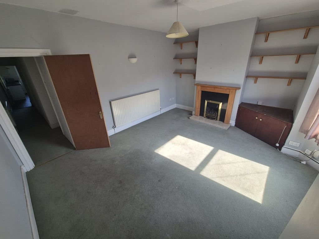 Property photo 2 of 15 R250625 261 - Flat 2, 29 Caldecott Street, Rugby, Warwickshire, CV21 3th (7).Jpg