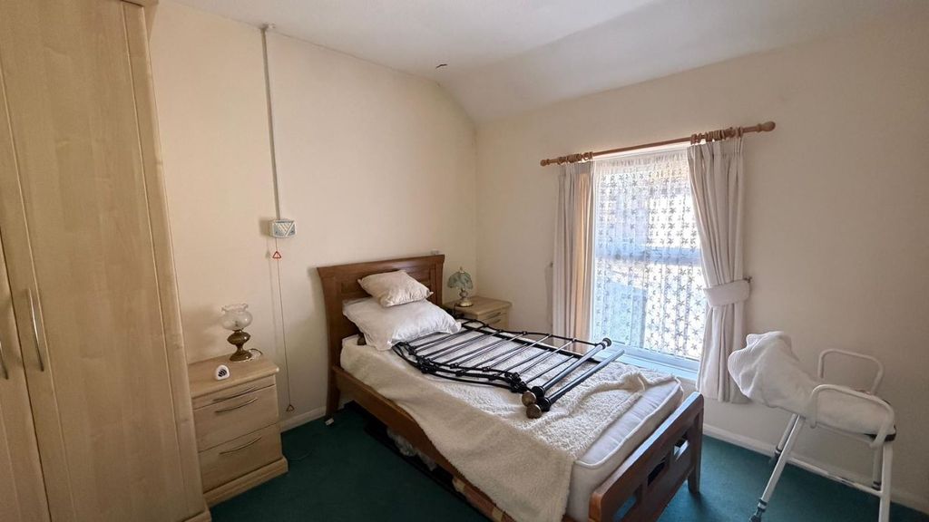 Property photo 3 of 6