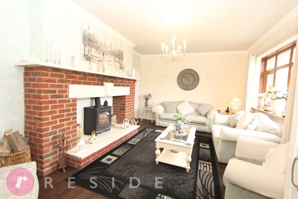 Property photo 2 of 18 Lounge