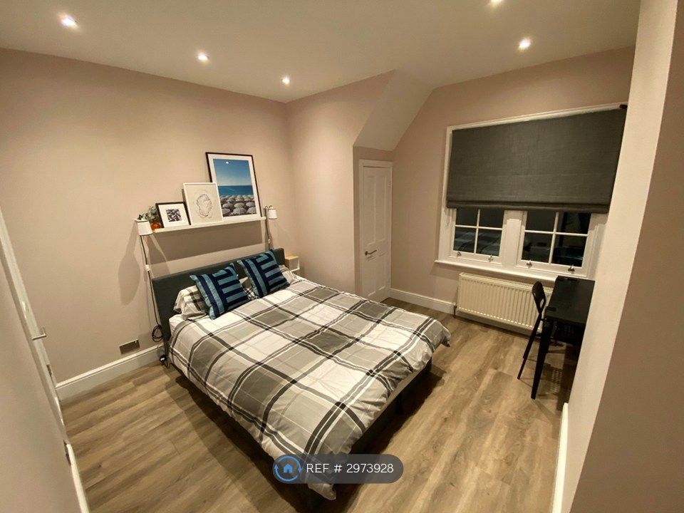 Property photo 3 of 16 Front Bedroom
