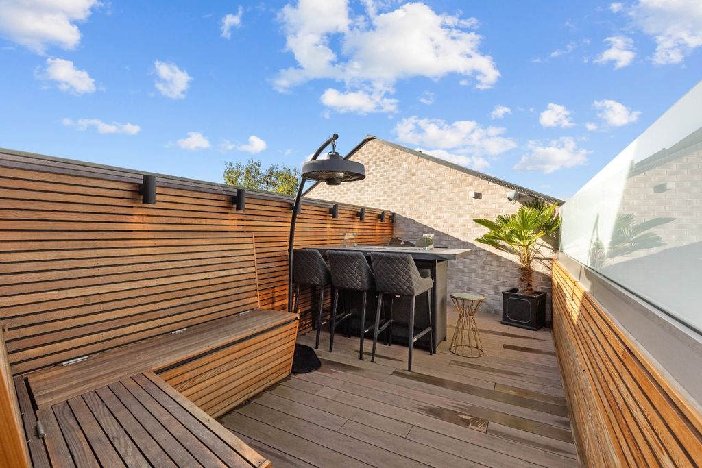 Property photo 3 of 16 4602984