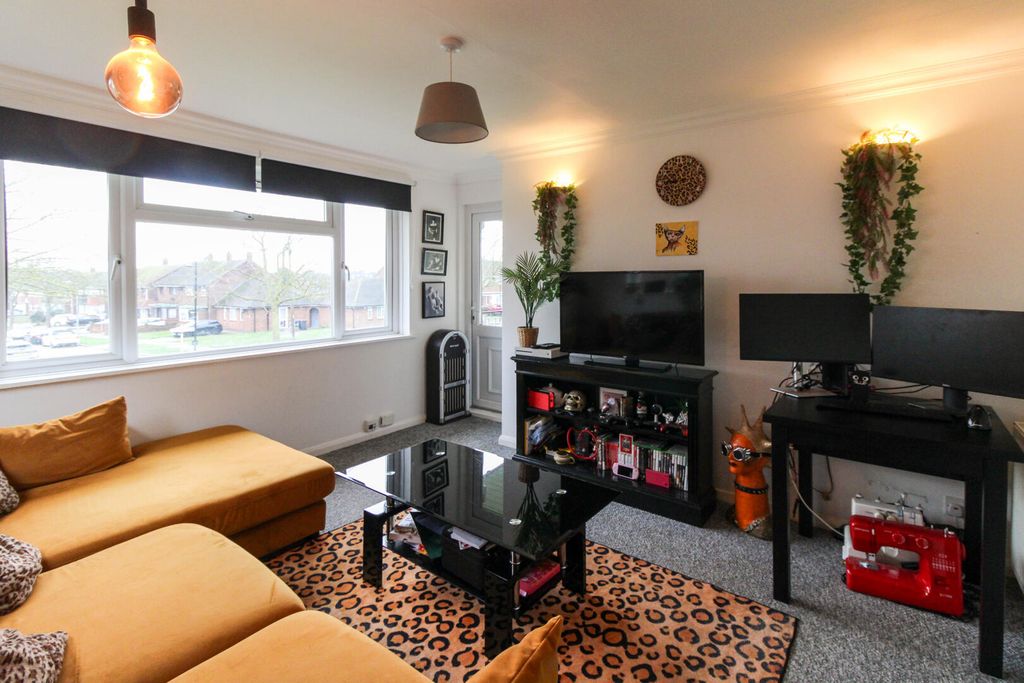 Property photo 3 of 10 Living Room