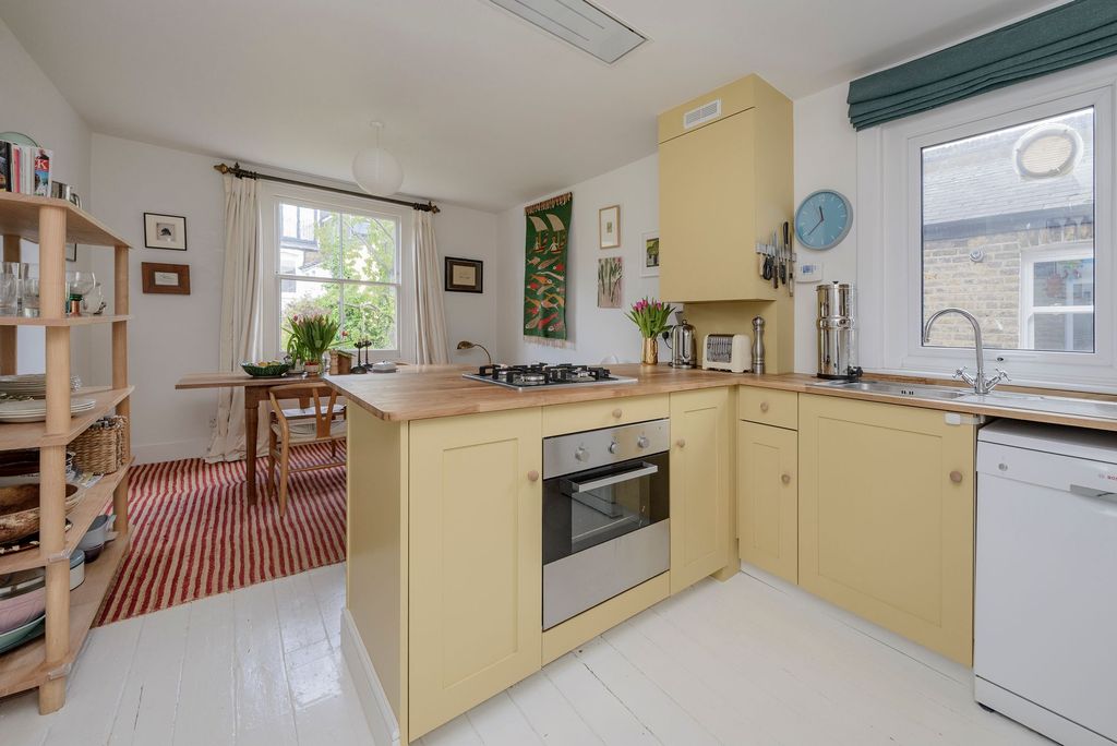 Property photo 3 of 18