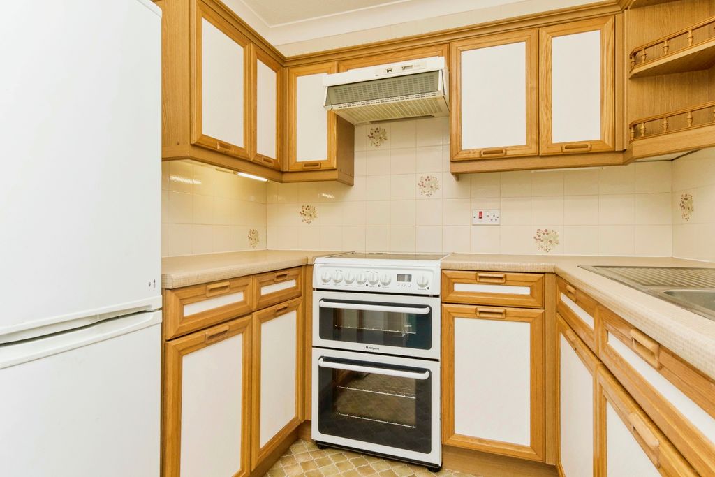 Property photo 2 of 11 Kitchen