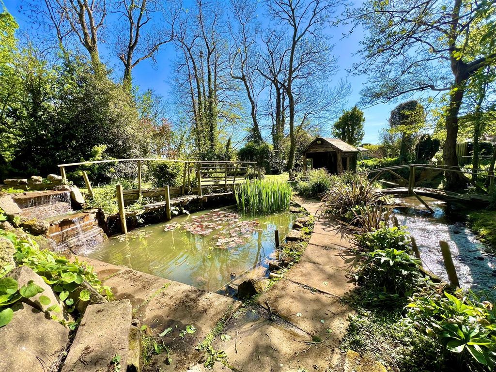 Property photo 2 of 36