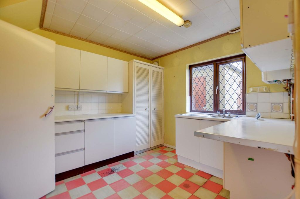 Property photo 2 of 20