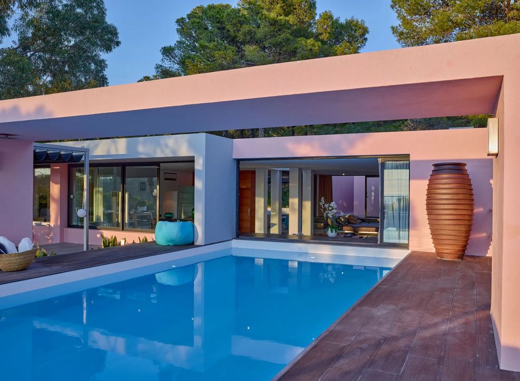 Property photo 3 of 40