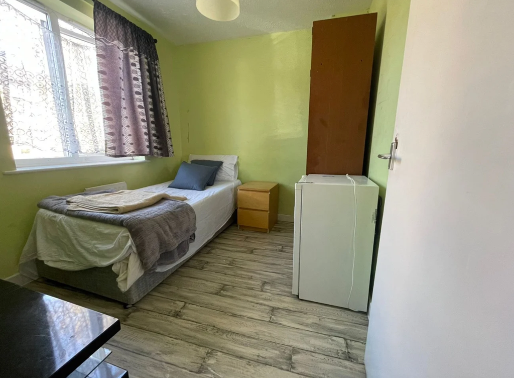 Property photo 3 of 4