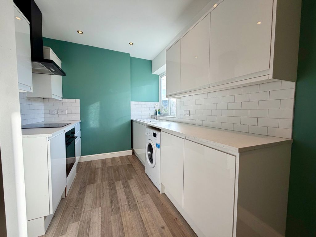 Property photo 2 of 9 Kitchen