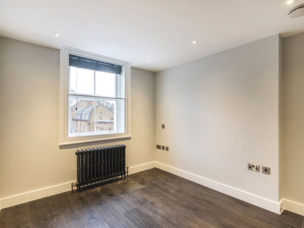 Property photo 3 of 12 Shorts Gardens