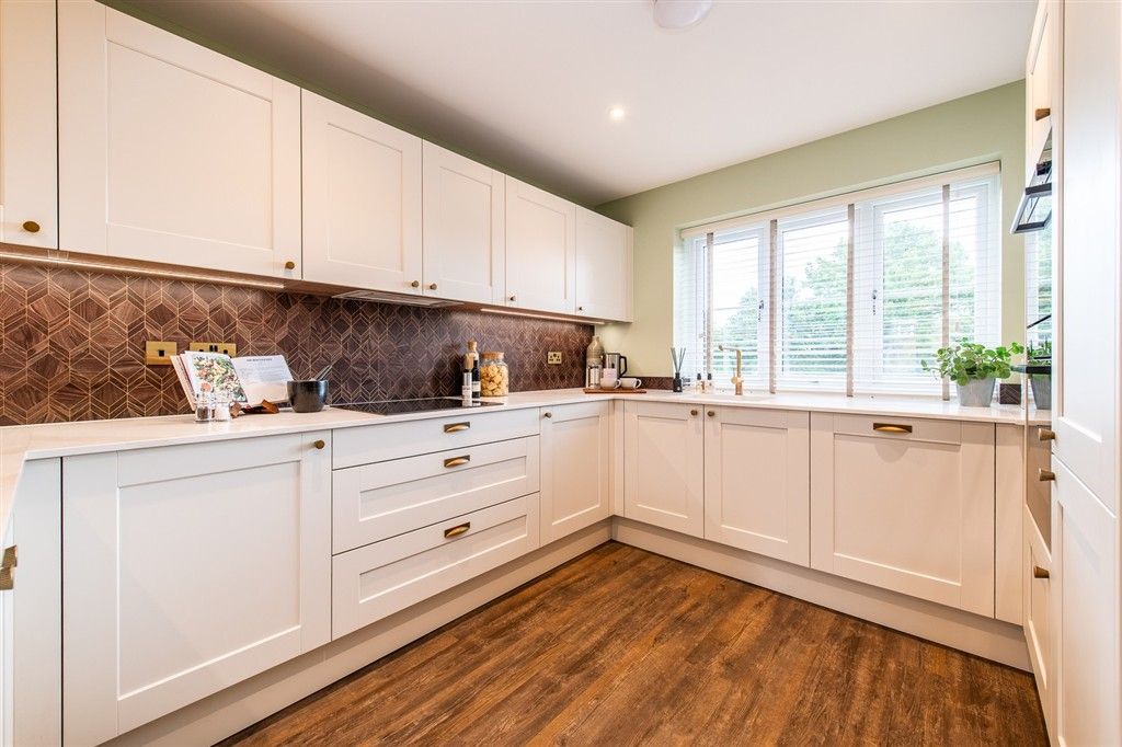 Property photo 3 of 15 Kitchen