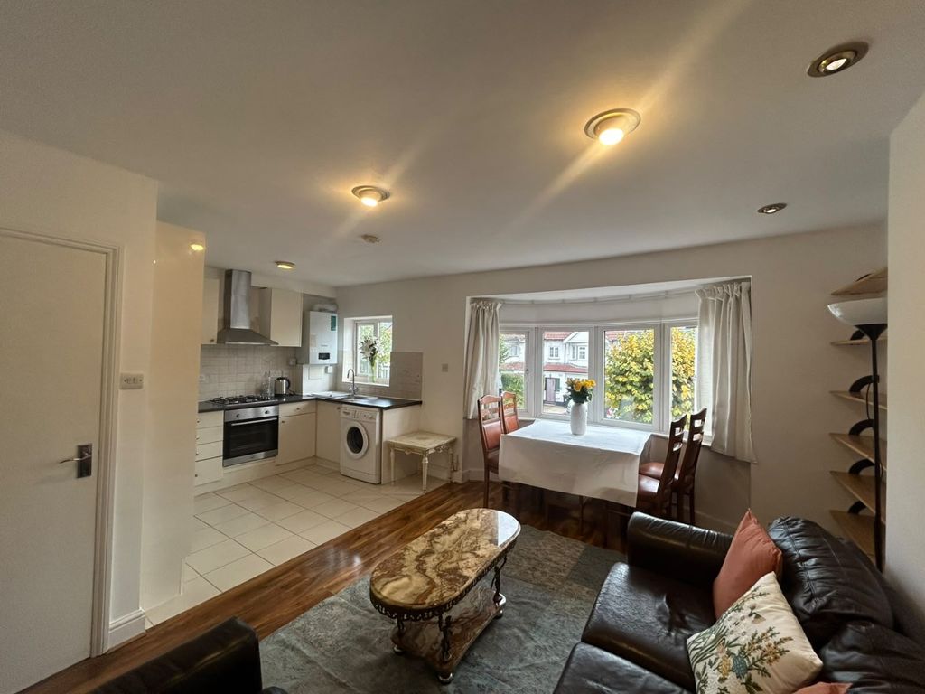 Property photo 2 of 13 6114811