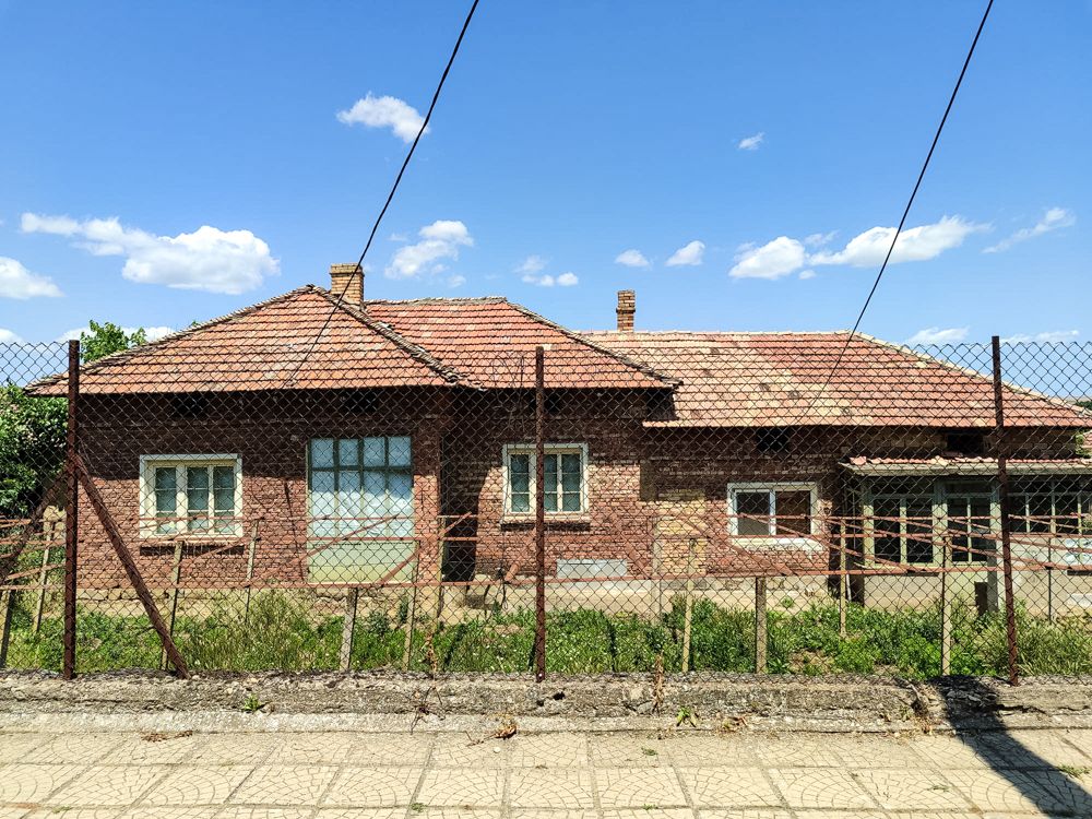 Property photo 1 of 17