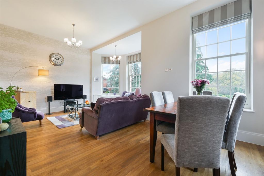 Property photo 3 of 24 Parklands Court (15).Jpg