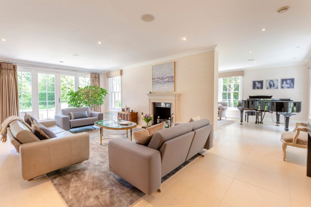 Property photo 3 of 19 Drawing Room
