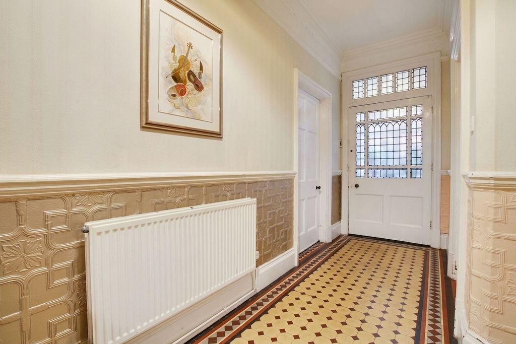 Property photo 3 of 40