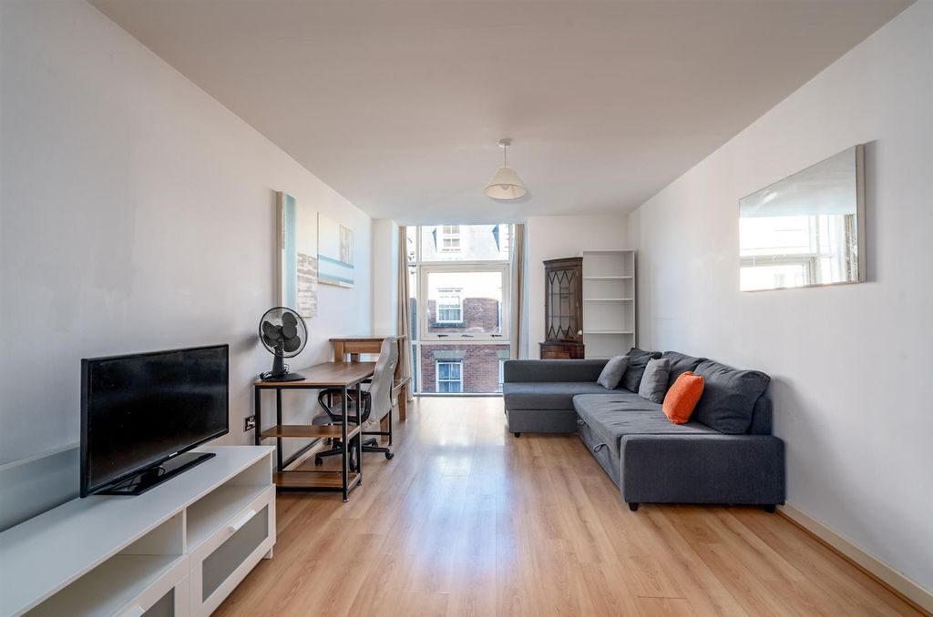 Property photo 1 of 10 Living Room