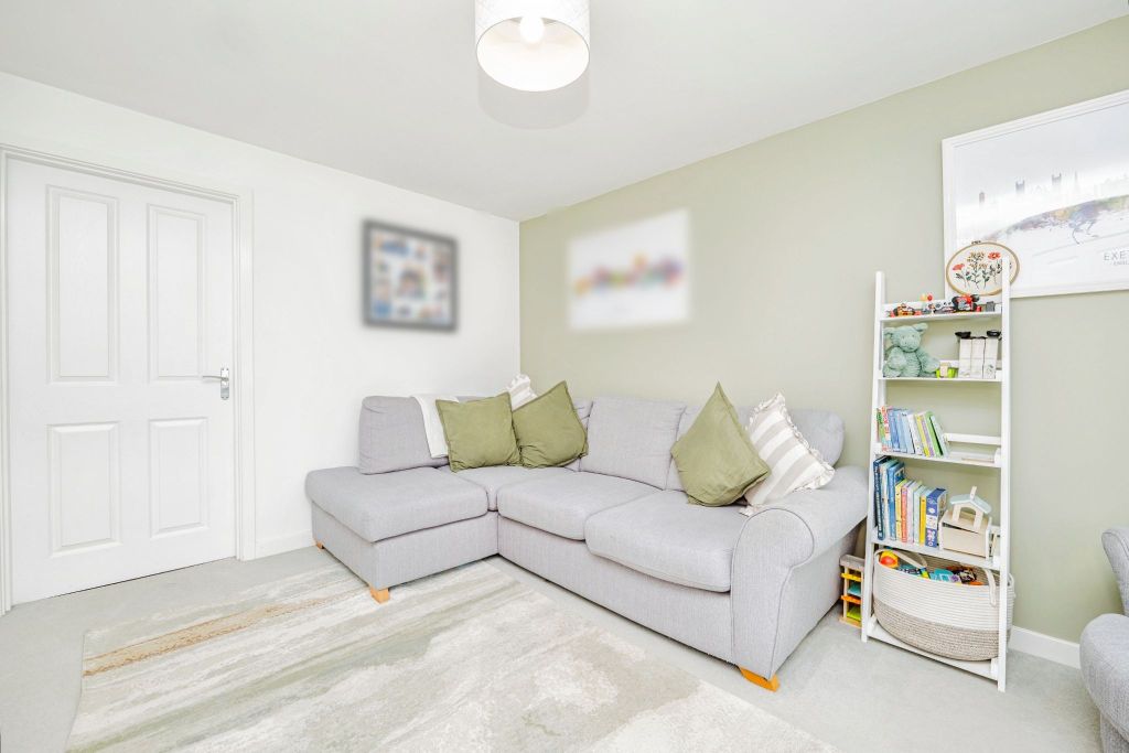 Property photo 3 of 17 Lounge