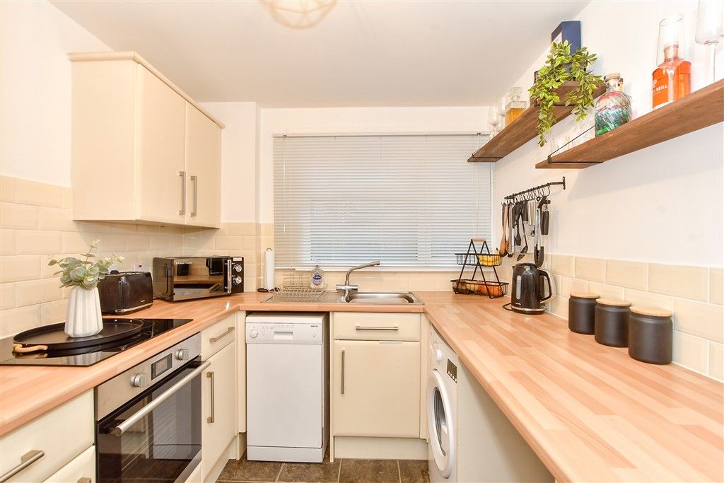 Property photo 2 of 8 Kitchen