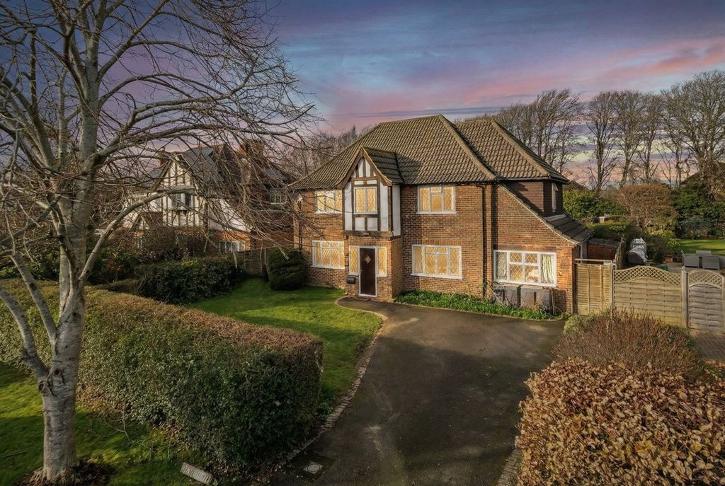 Property photo 1 of 18 Twilight