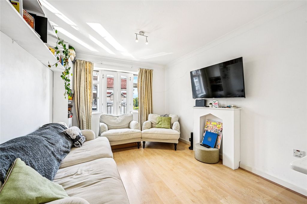 Property photo 1 of 14 Fulham Road