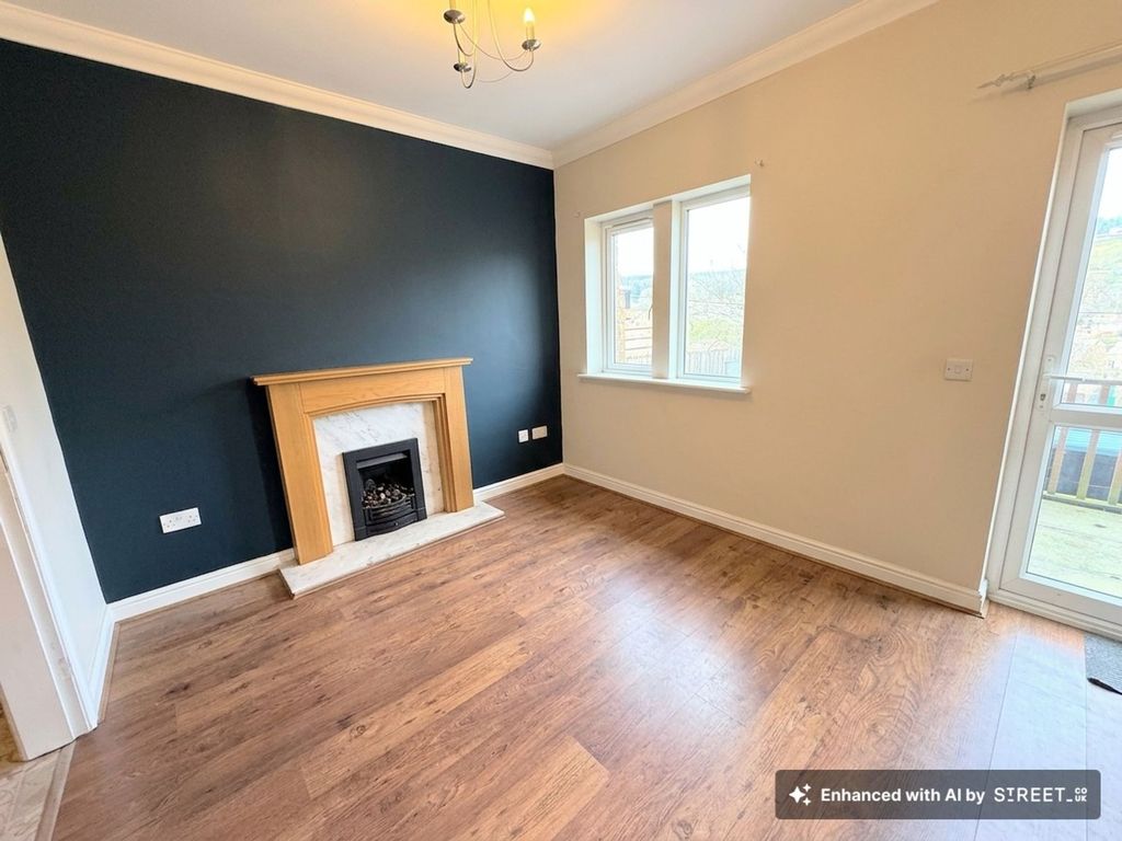 Property photo 2 of 27