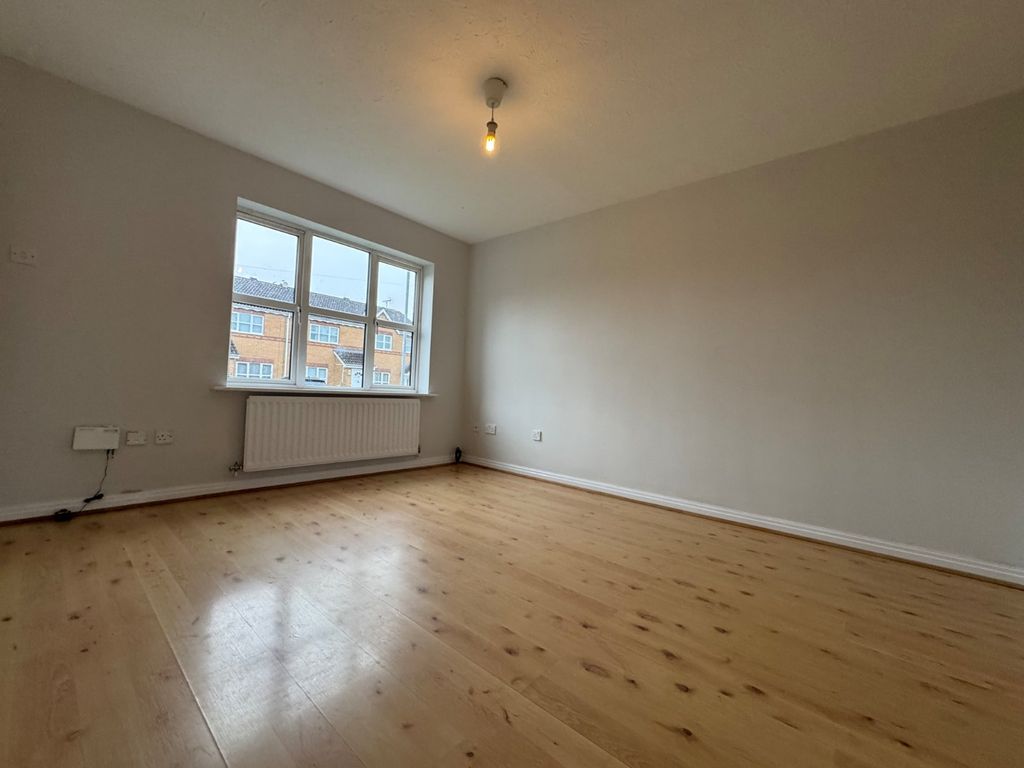 Property photo 2 of 8 Picture No. 03