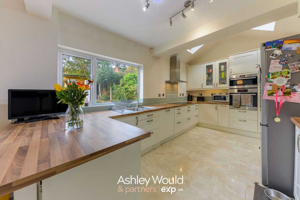 Property photo 2 of 24