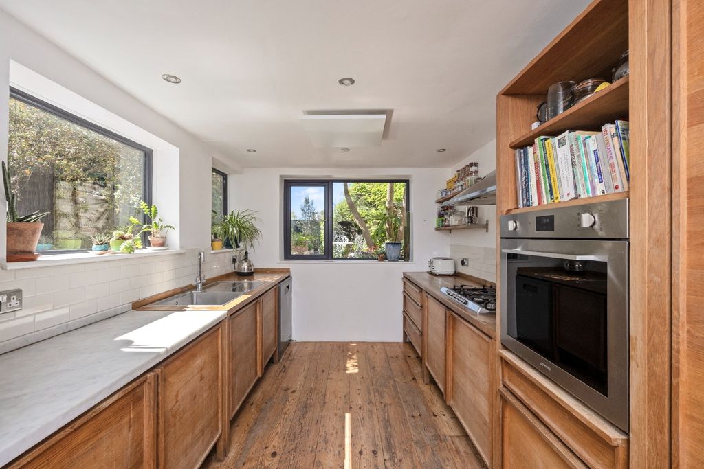 Property photo 3 of 20 5077263