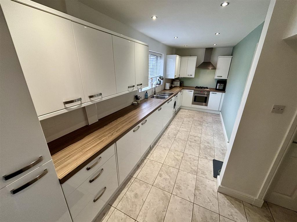 Property photo 3 of 14 Kitchen/Diner