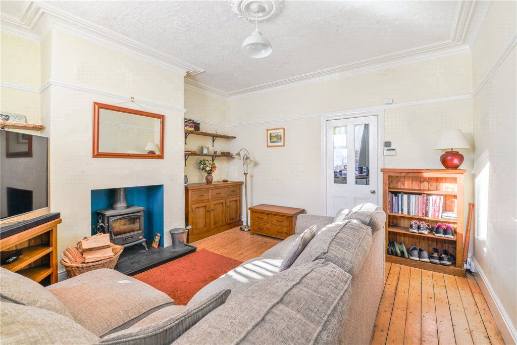 Property photo 3 of 17 Lounge