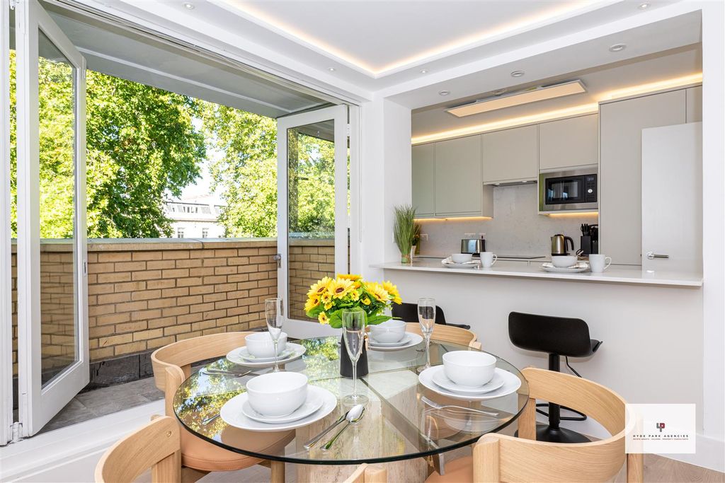 Property photo 3 of 26 The Colonnades 191-007 Mr - Hpa.Jpg