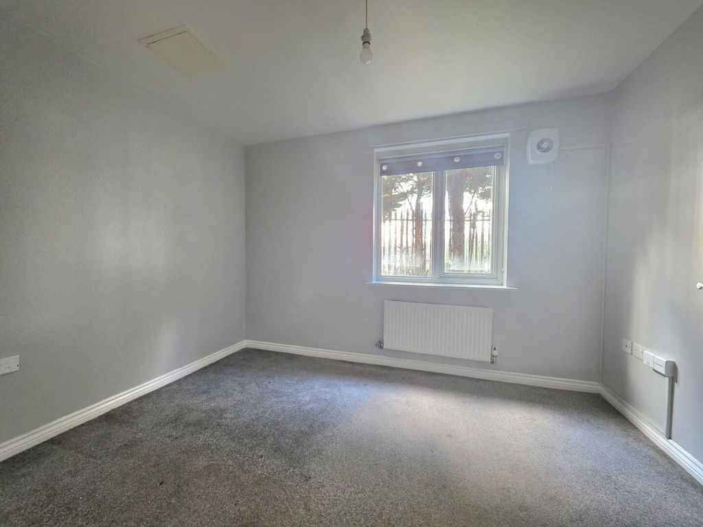 Property photo 3 of 6 Bedroom