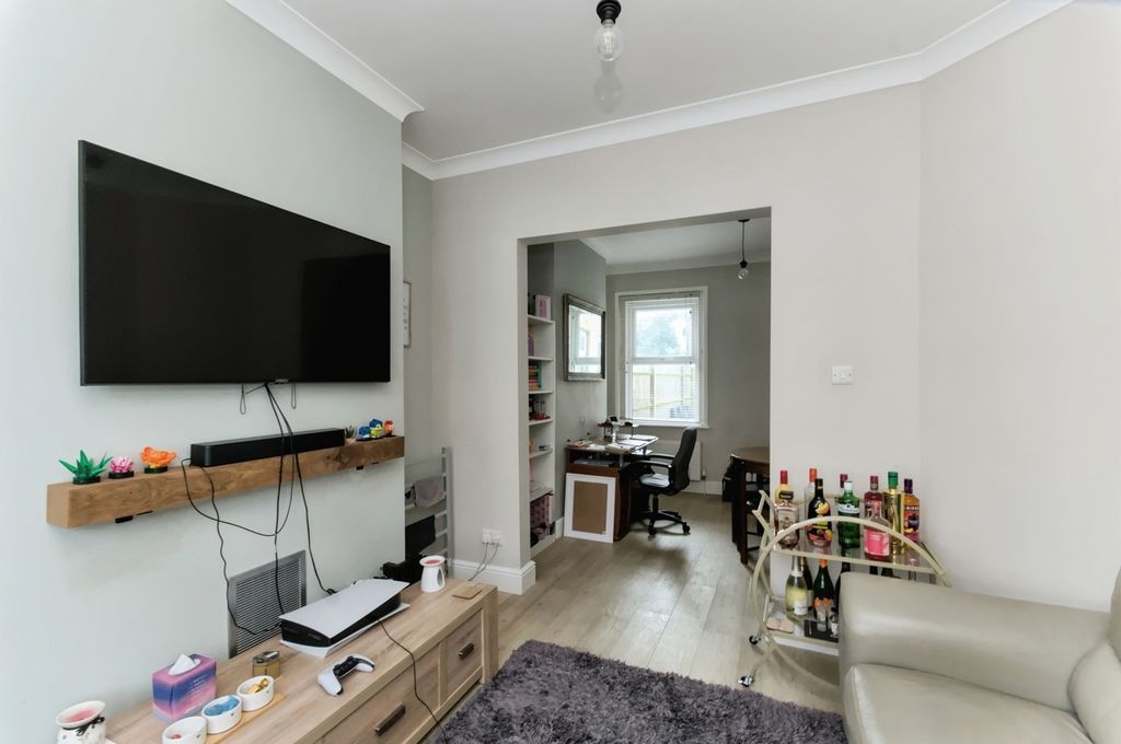 Property photo 3 of 15 Pbox-Img.Jpg