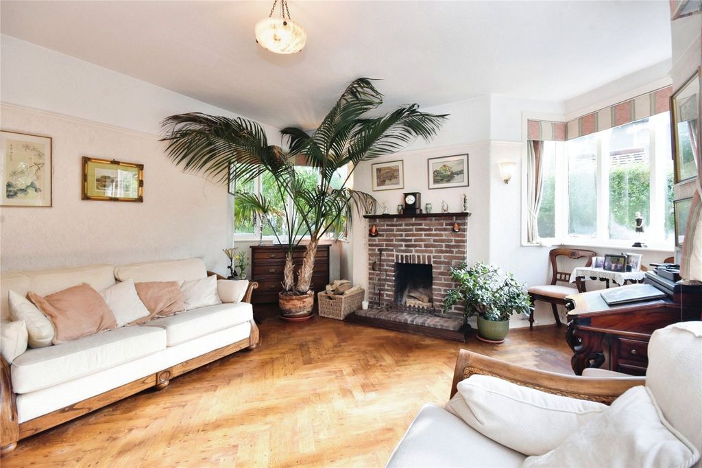 Property photo 3 of 19 Sitting Room