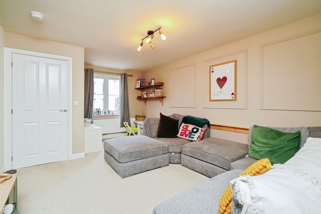 Property photo 3 of 14