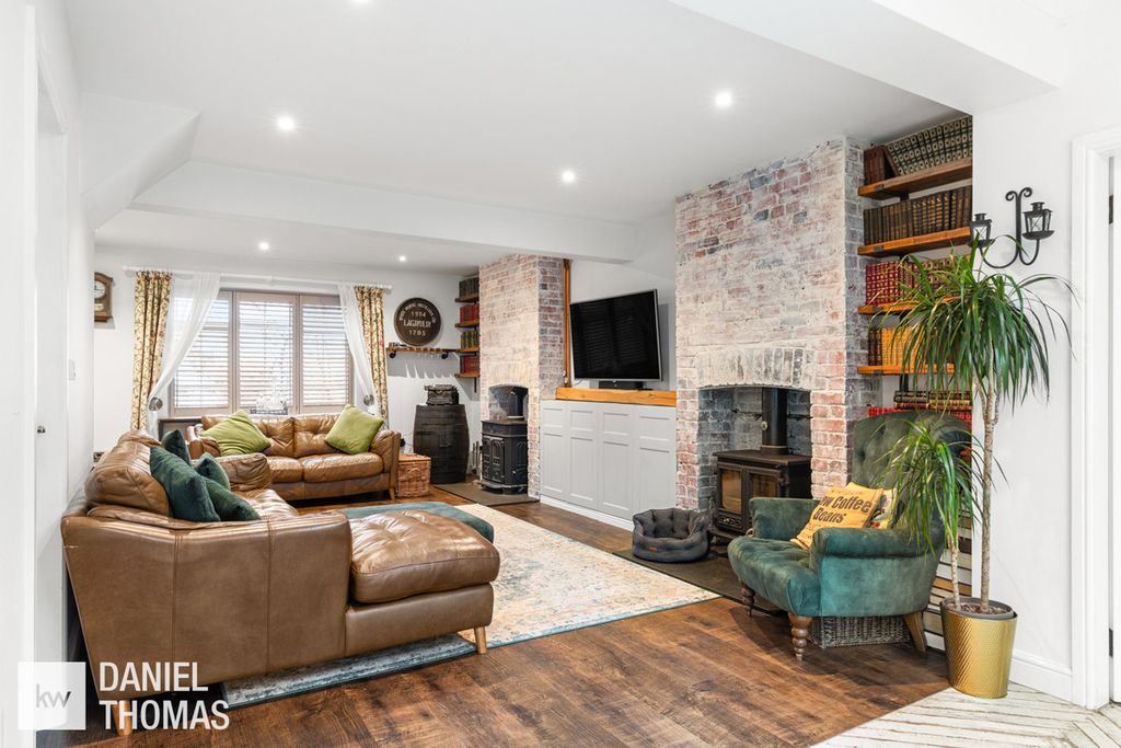 Property photo 3 of 30