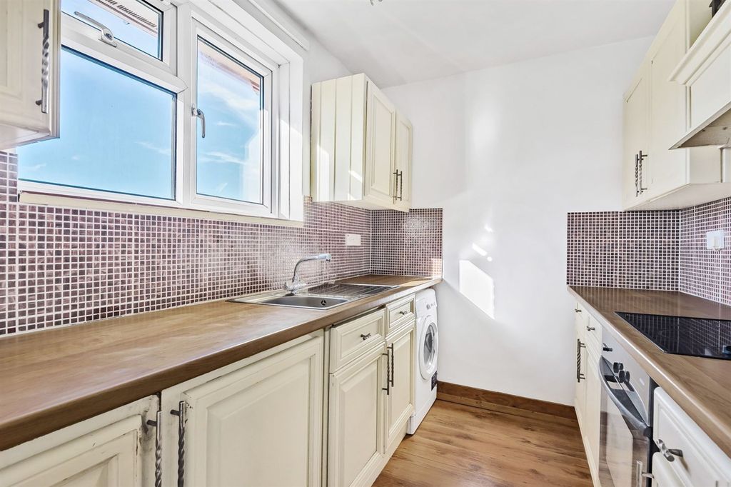 Property photo 3 of 7 Kitchen