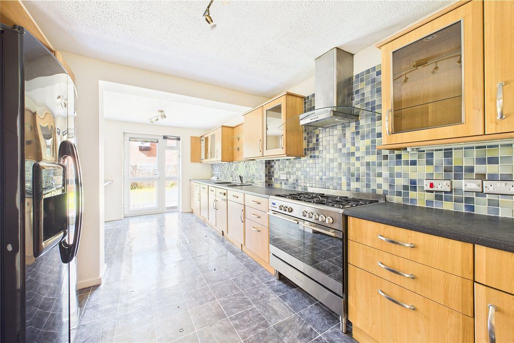 Property photo 2 of 16 Picture No. 12