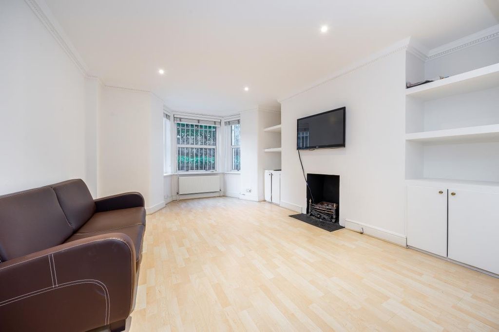 Property photo 2 of 12 Lounge