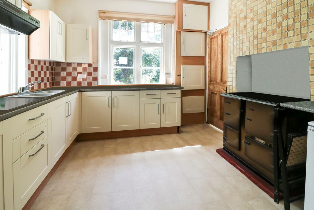 Property photo 3 of 4 Kitchen