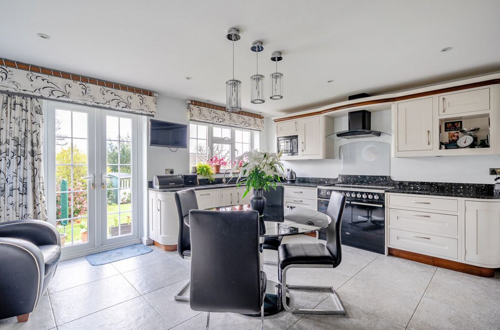 Property photo 3 of 18