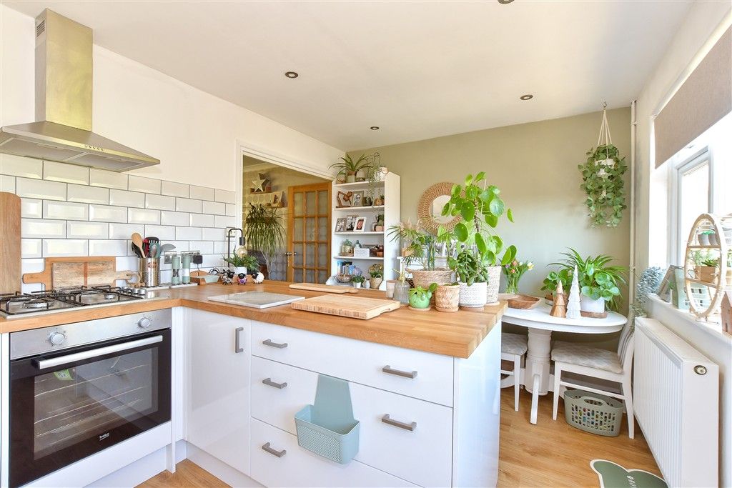 Property photo 3 of 10 Kitchen/Dining Room