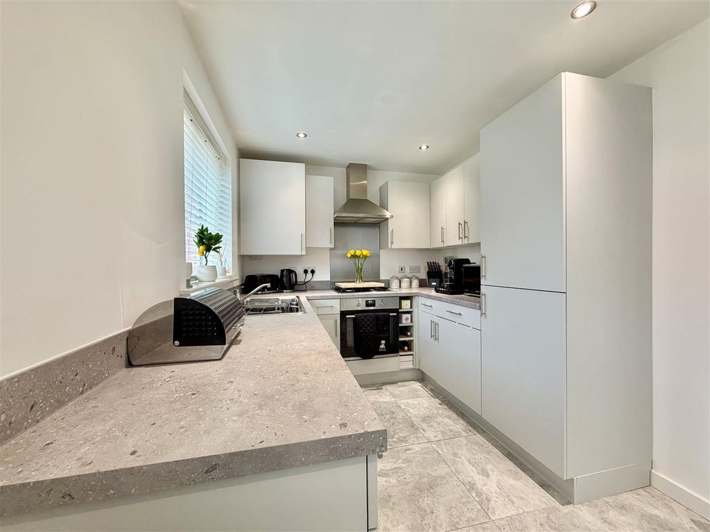 Property photo 2 of 27