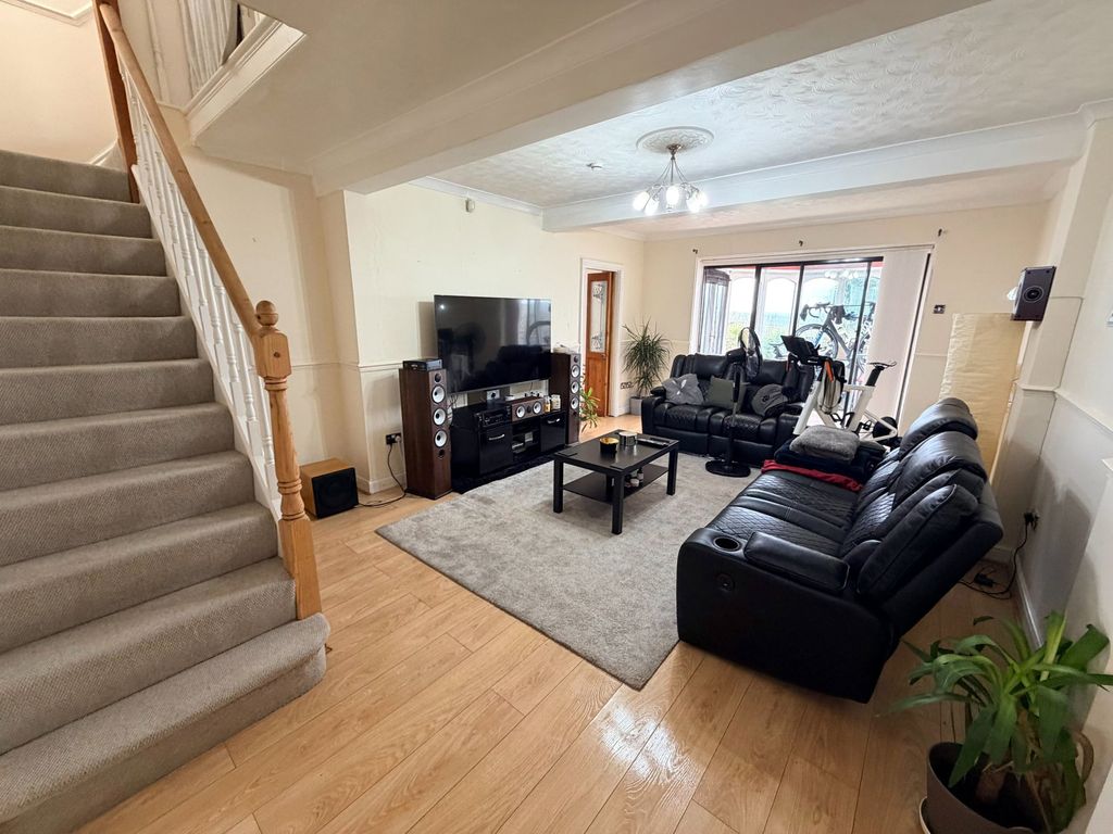 Property photo 3 of 31