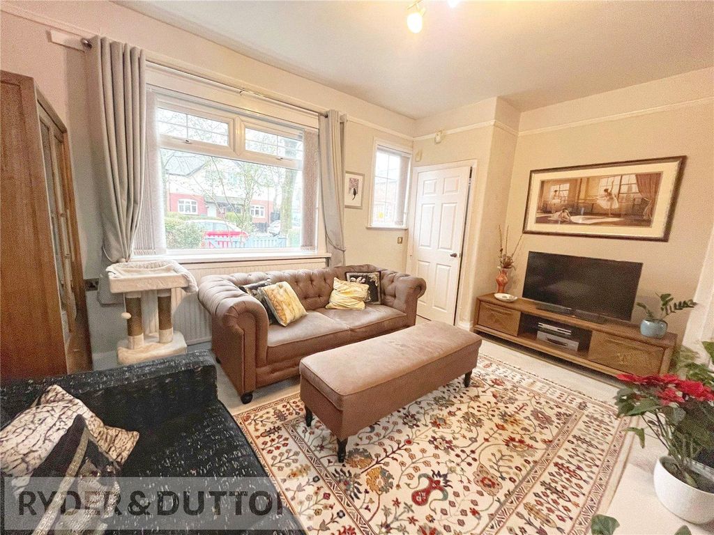 Property photo 2 of 15 Lounge