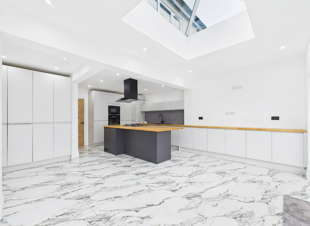 Property photo 3 of 14 Cam03830G0Pr0261Still008001