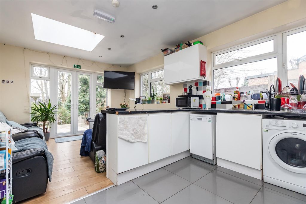 Property photo 3 of 16 Kitchen